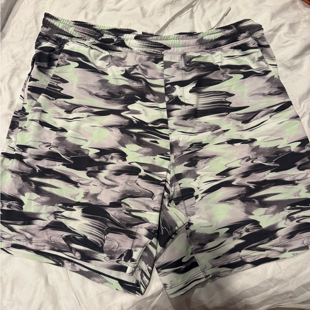 Lululemon 7in shorts linerless